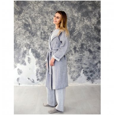 Light linen bathrobe 1