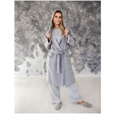 Light linen bathrobe 2