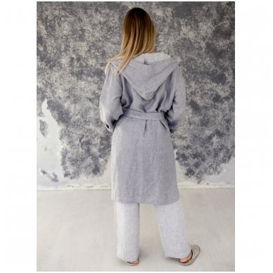 Light linen bathrobe 3